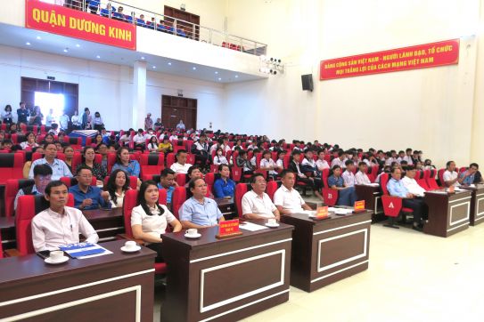 Gần 1.000 người tham gia Phiên giao dịch việc làm và tư vấn nghề nghiệp quận Dương Kinh năm 2024