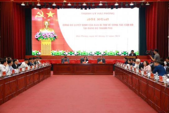 Hội nghị Thành uỷ lần thứ 18 Quyết tâm, quyết liệt tinh gọn bộ máy, biên chế; lựa chọn kịch bản tăng trưởng cao để đưa Hải Phòng phát triển nhanh, đột phá