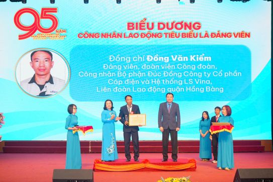 Biểu dương 95 đảng viên là công nhân, người lao động tiêu biểu nhân Kỷ niệm 95 năm Ngày thành lập Đảng Cộng Sản Việt Nam