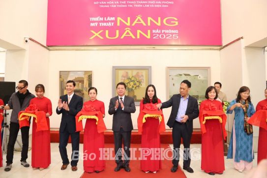 Khai mạc triển lãm mỹ thuật “Nắng xuân”