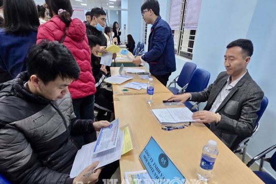 Khoảng 1.500 lao động tham gia phiên giao dịch việc làm