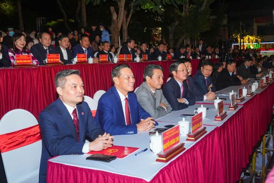 Quận Lê Chân đón nhận Bảo vật quốc gia “Bộ kim phẩm Đền Nghè” và khai mạc Lễ hội truyền thống Nữ tướng Lê Chân năm 2025