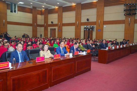 Thường trực Thành ủy tiếp xúc các Giáo sư, Nhà giáo, Văn nghệ sĩ có thành tích xuất sắc năm 2024