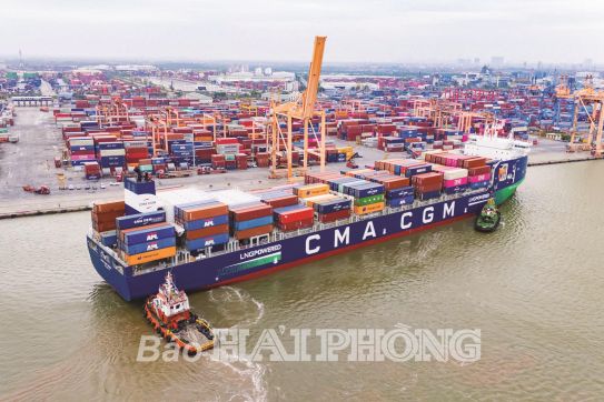Hoạt động cảng biển những tháng cuối năm: Nhộn nhịp, duy trì đà tăng trưởng cao
