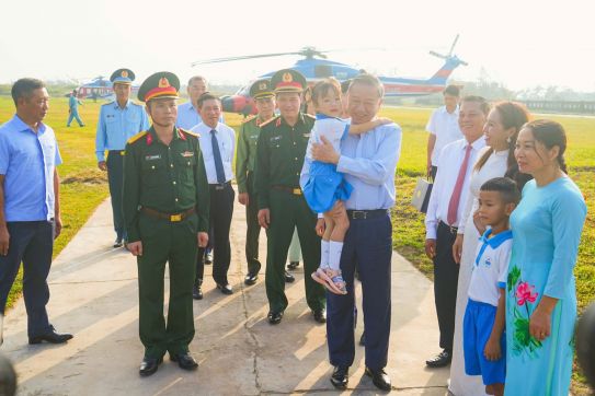 Đồng chí Tổng Bí thư Tô Lâm thăm và làm việc tại huyện đảo Bạch Long Vĩ