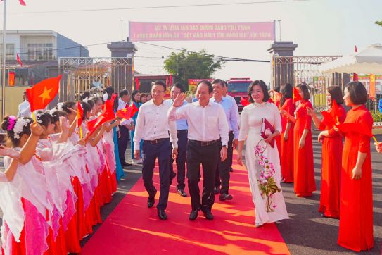Bí thư Thành ủy Lê Tiến Châu tham dự Ngày hội Đại đoàn kết toàn dân tộc tại xã Hữu Bằng, huyện Kiến Thụy