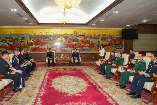 Phó Chủ tịch UBND thành phố Hoàng Minh Cường tiếp xã giao Đoàn Biên đội Tàu huấn luyện của Lực lượng Tự vệ trên biển Nhật Bản thăm thành phố