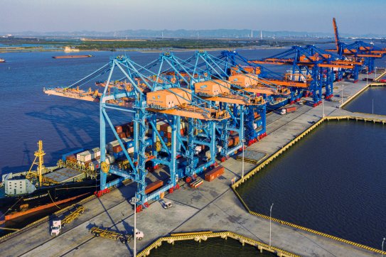 Triển khai thực hiện toàn diện các nhiệm vụ, giải pháp phát triển kinh tế - xã hội, quốc phòng - an ninh thành phố năm 2024