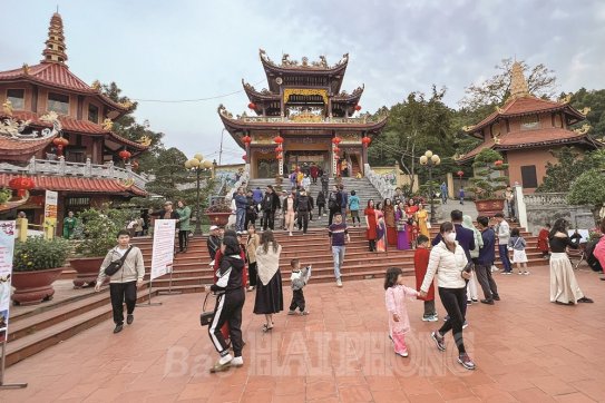 Nhộn nhịp du lịch tâm linh, lễ hội