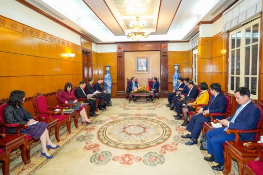 The City Party Secretary met with and held discussions with the Ambassador of the United States to Vietnam.