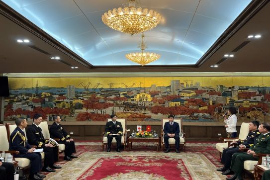 The training ship squadron of the Japan Maritime Self-Defense Force paid a courtesy visit to Hai Phong city