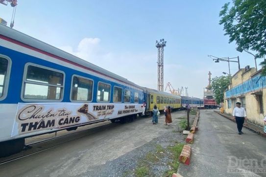 Hải Phòng: Đề xuất chạy thử nghiệm tour du lịch “Chuyến tàu thăm cảng”