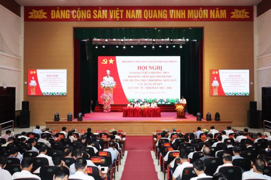 Giao ban giữa Thường trực HĐND thành phố với Thường trực HĐND các quận, huyện