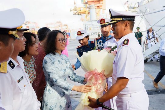 Tàu Hải quân Indonesia tới thăm xã giao thành phố Hải Phòng