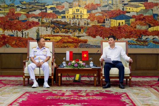 Đoàn Tàu hải quân Indonesia chào xã giao  Ủy ban nhân dân thành phố Hải Phòng