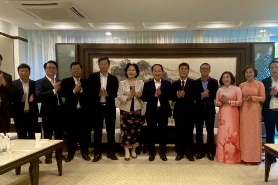 Trao đổi kinh nghiệm, thúc đẩy hợp tác trong lĩnh vực kinh tế, đào tạo giữa thành phố Hải Phòng và thành phố Thâm Quyến (Trung Quốc)