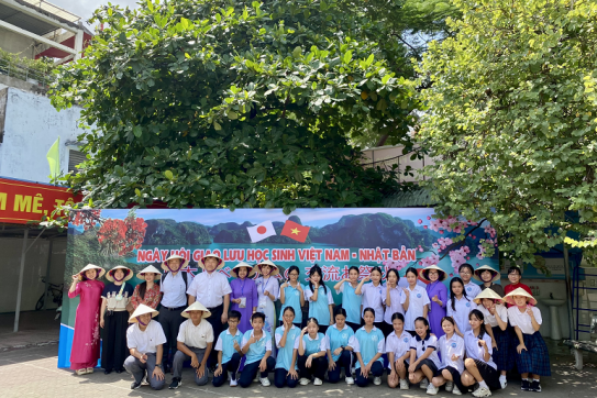 Học sinh trường THCS Tô Hiệu giao lưu với học sinh trường cấp 2 Asakawa (thành phố Kitakyushu, Nhật Bản)
