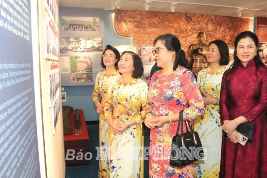 Thực hiện Nghị quyết 11 của Bộ Chính trị về công tác phụ nữ: Quan tâm, tạo điều kiện với cán bộ nữ