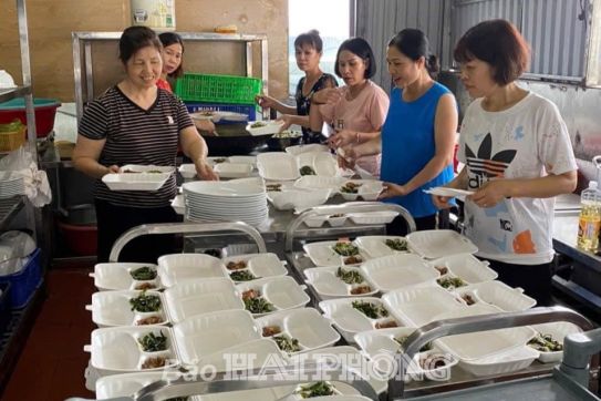Hỗ trợ phụ nữ ổn định đời sống sau bão