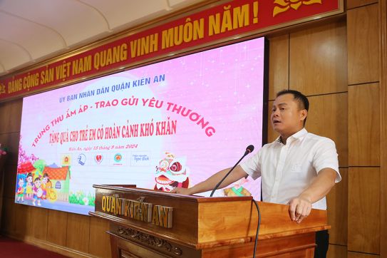 Quận Kiến An: Chương trình “Trung thu ấm áp - Trao gửi yêu thương” trao tặng gần 250 suất quà cho thiếu nhi có hoàn cảnh khó khăn