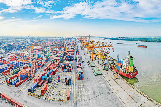 Khả năng phục hồi hàng hải toàn cầu: Xu hướng hiệu quả cảng biển và câu chuyện thành công của cảng Hải Phòng năm 2025