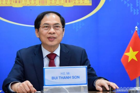 Bộ trưởng Ngoại giao Bùi Thanh Sơn trao đổi trực tuyến với Bộ trưởng Ngoại giao Australia, Malaysia và Philippines