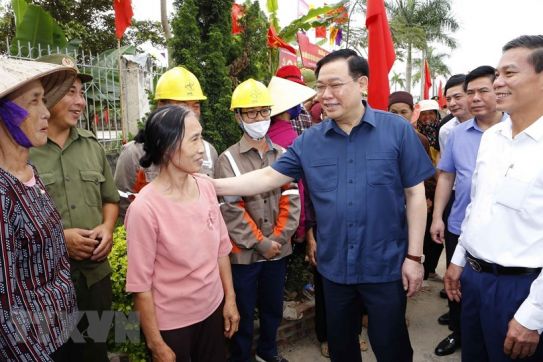 Chủ tịch Quốc hội Vương Đình Huệ kiểm tra công tác bầu cử tại thành phố Hải Phòng