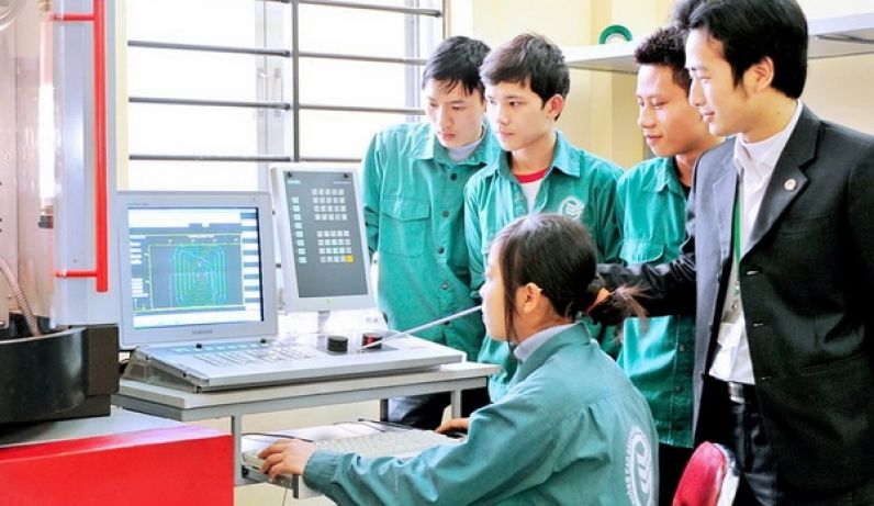 Hai Phong: Mobilizing to Implement New Government Policies on Human Resource Development